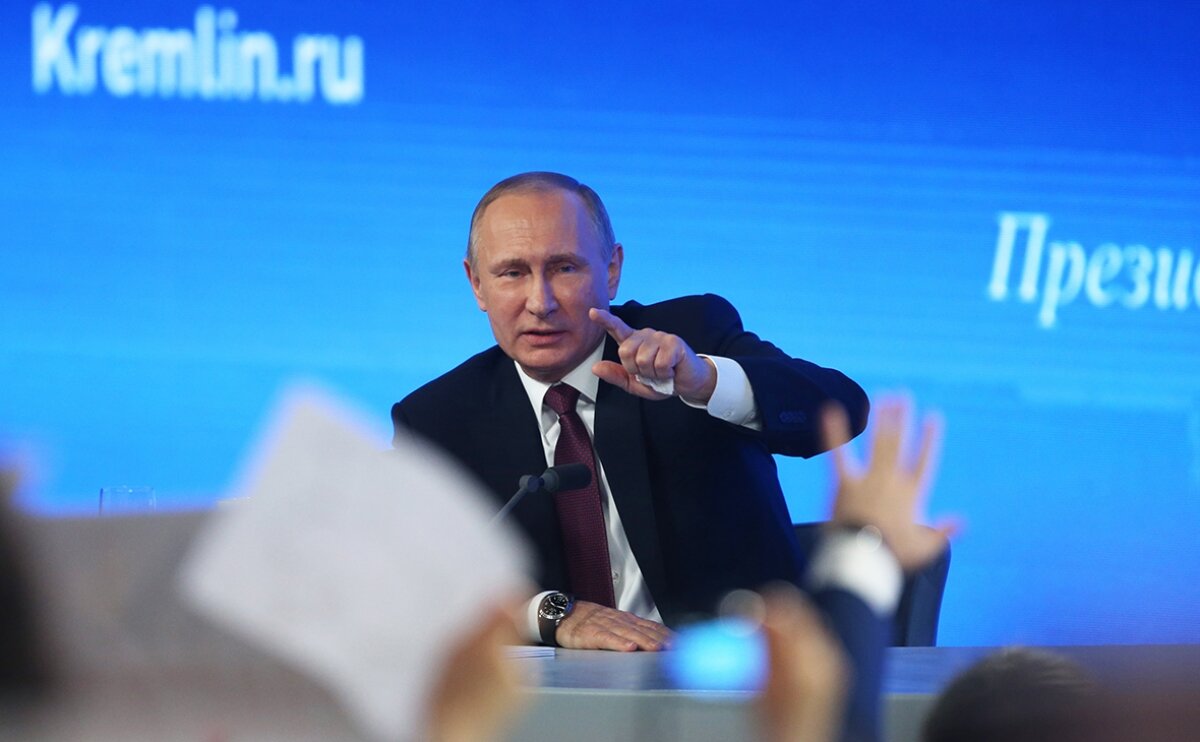 ​Журналистка пришла на пресс-конференцию Путина с портретом президента на самом неожиданном месте
