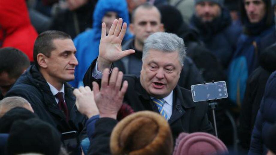Вызванный на допрос Порошенко сбежал из Украины