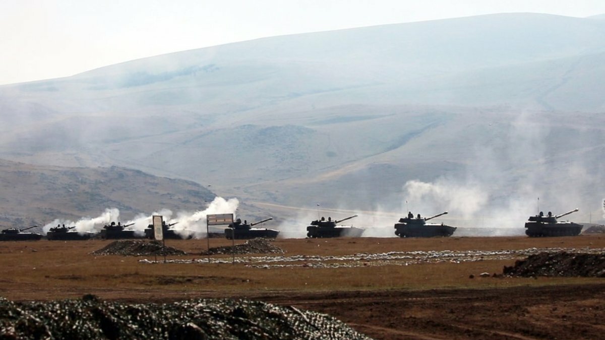 Армения показала поражение и отступление армии Азербайджана в Карабахе 
