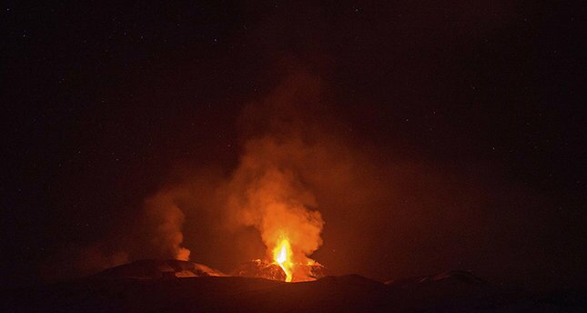 DailyMail: В Италии извергается печально известный вулкан Этна