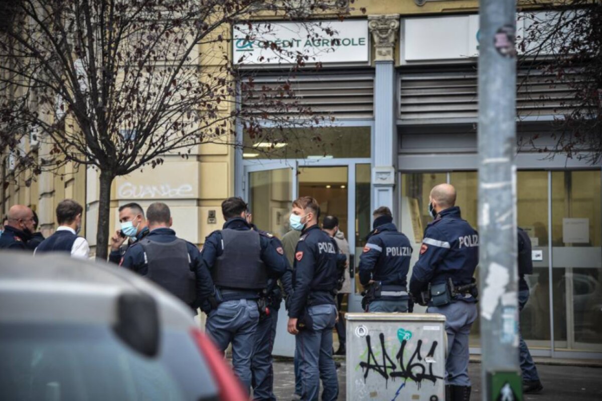 Захват заложников в банке Милана: преступники "ушли под землю" при появлении полиции