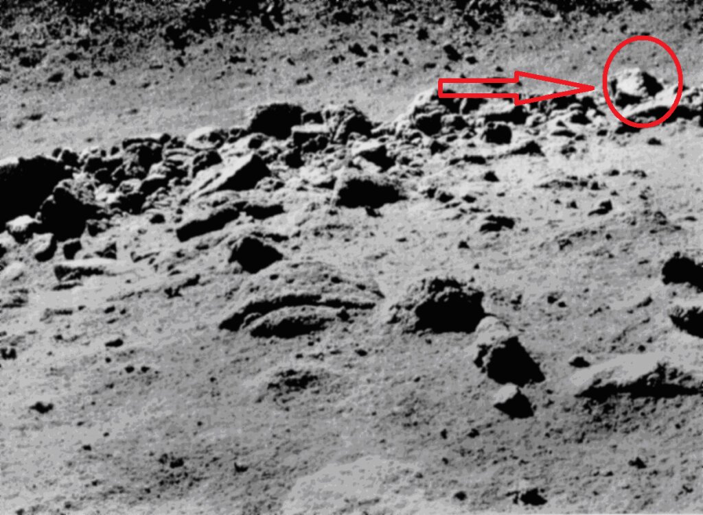 Сенсационная находка на Луне: на снимках 45-летней давности уфологи нашли снежного человека 