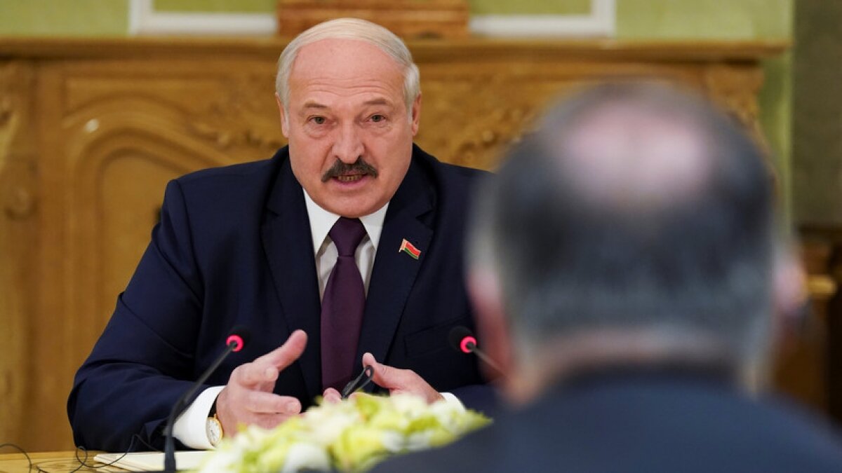Лукашенко сравнил Путина с трусливым мальчишкой Лукашенко сравнил Путина с трусливым мальчишкой