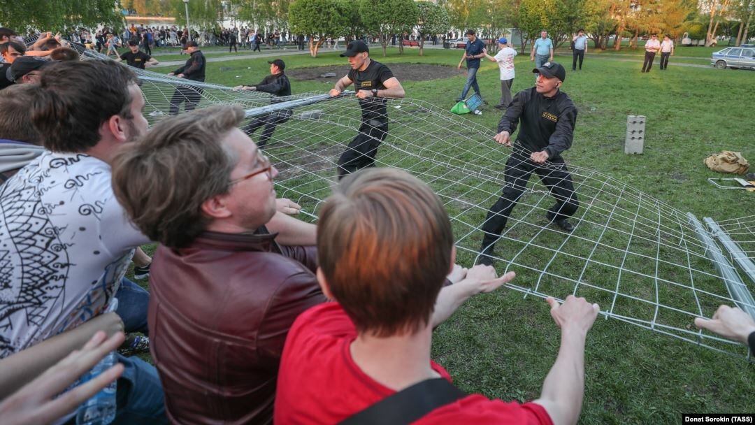 "Мы за сквер!" - в Екатеринбурге прошла массовая акция против строительства храма