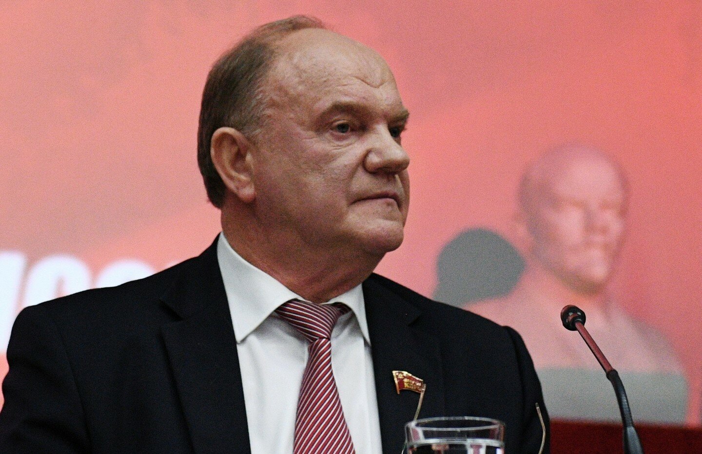 Коммунисты углядели "работу против России" в "атаках" на Ленина и Зюганова