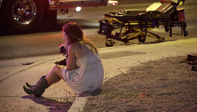 В результате кровавого расстрела в Лас-Вегасе погибли 20 человек, не менее 100 ранены - прямая трансляция с места трагедии