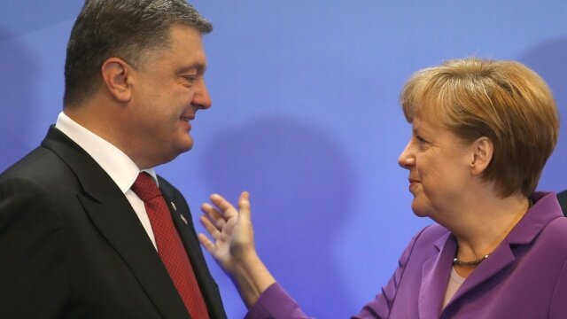 Порошенко: победа Меркель на выборах приближает восстановление территориальной целостности Украины