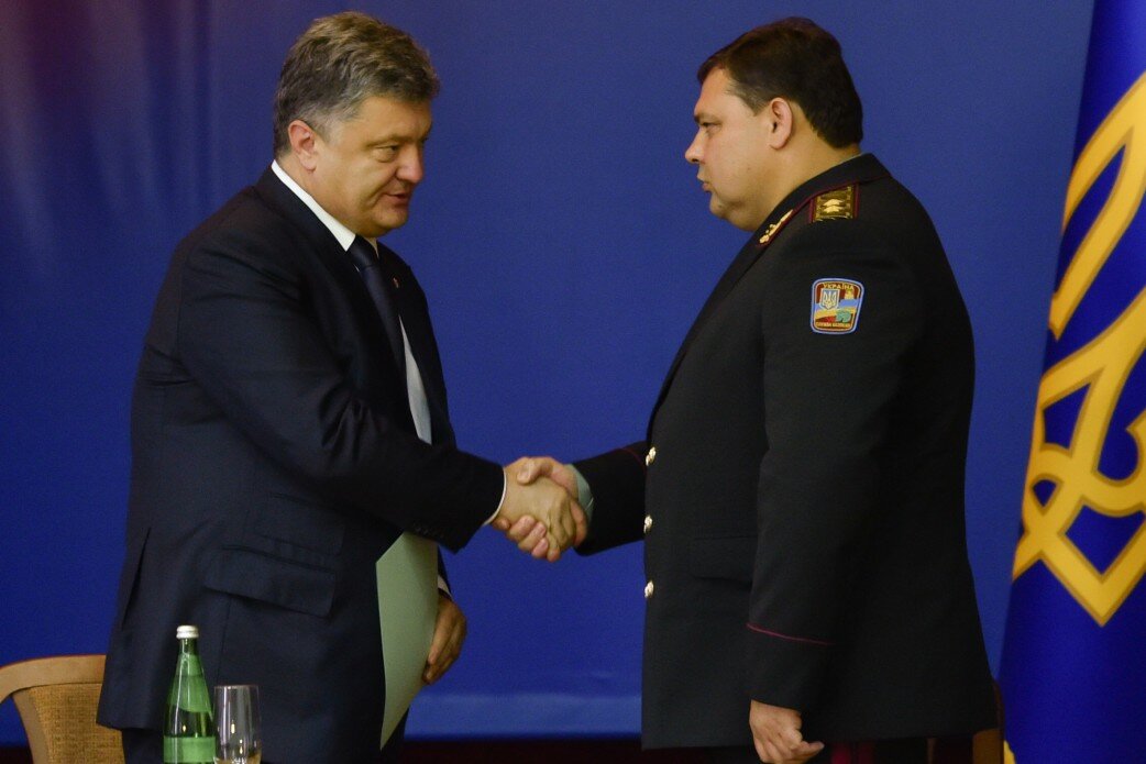 Пока Порошенко пел Зеленскому на "Олимпийском", из его команды убежал генерал Кондратюк