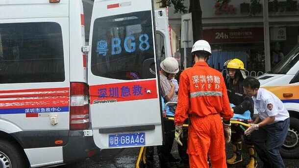 ЧП в Китае - неадекватный водитель влетел на авто в толпу детей, убив пятерых школьников