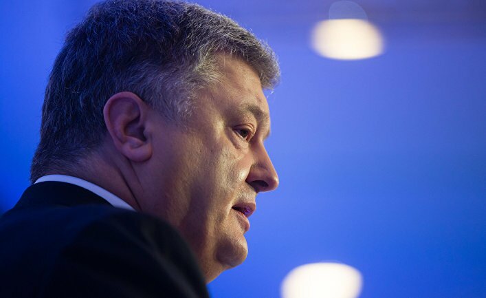 Порошенко рассказал, как военное положение повлияет на его президентские полномочия 