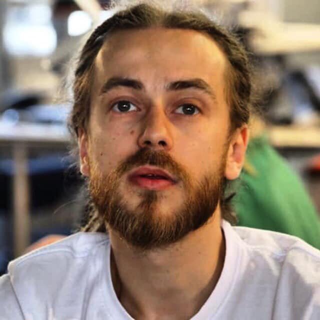 Отец Децла написал трогательное прощальное обращение к певцу в день похорон: "Так мы с тобой и не поговорили..."