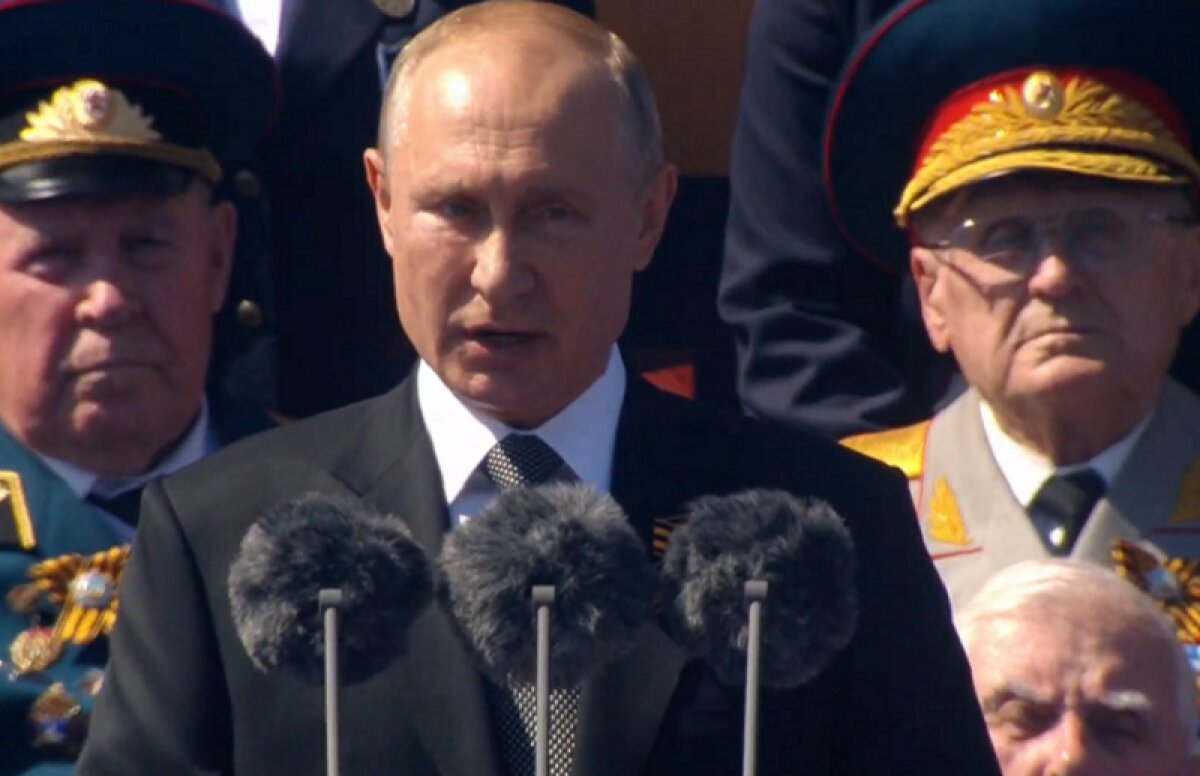 "Наш народ одолел тотальное зло", - Путин на Параде Победы напомнил об освобождении Европы