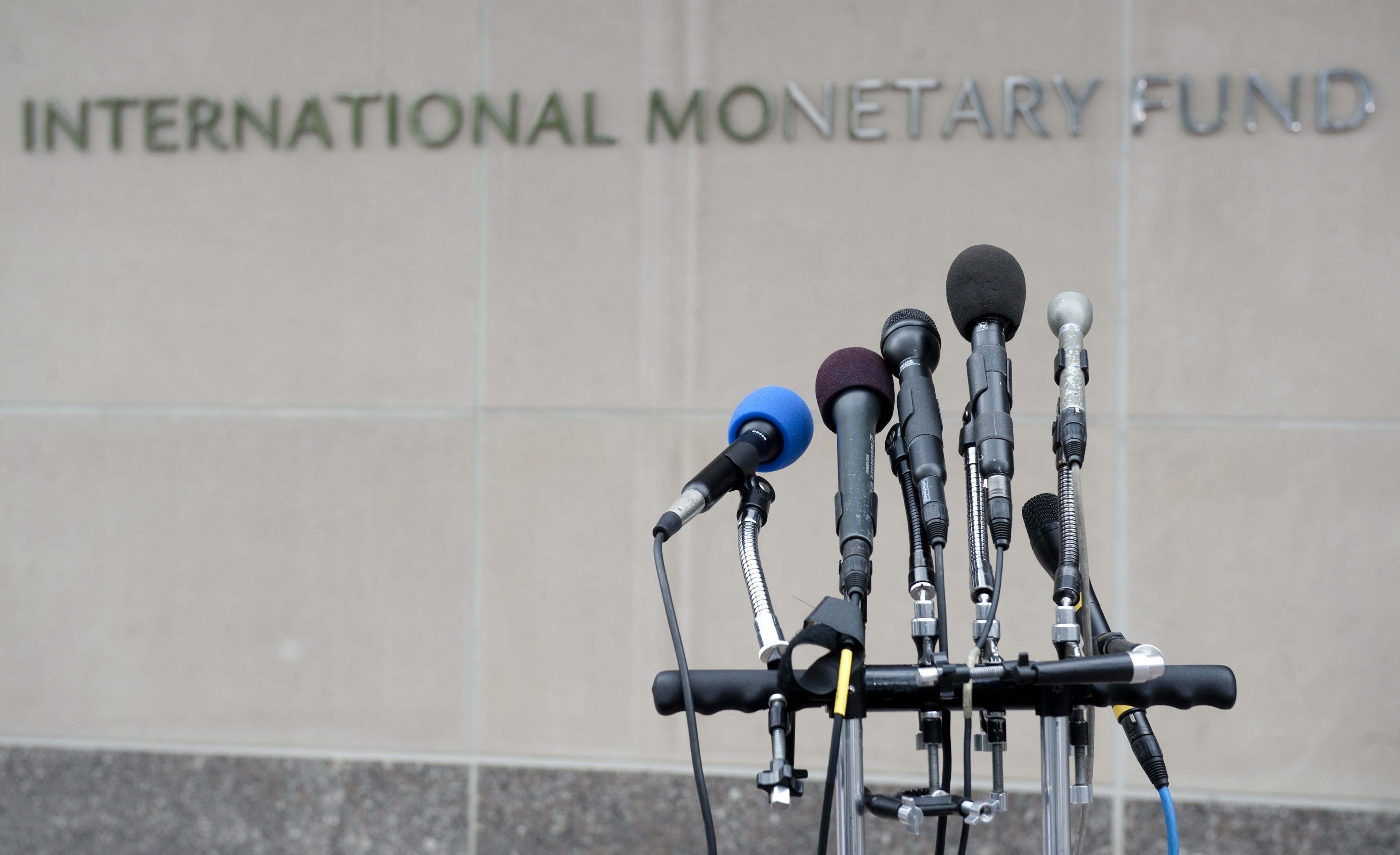 В МВФ заявили, что украинцам нельзя поднимать зарплату