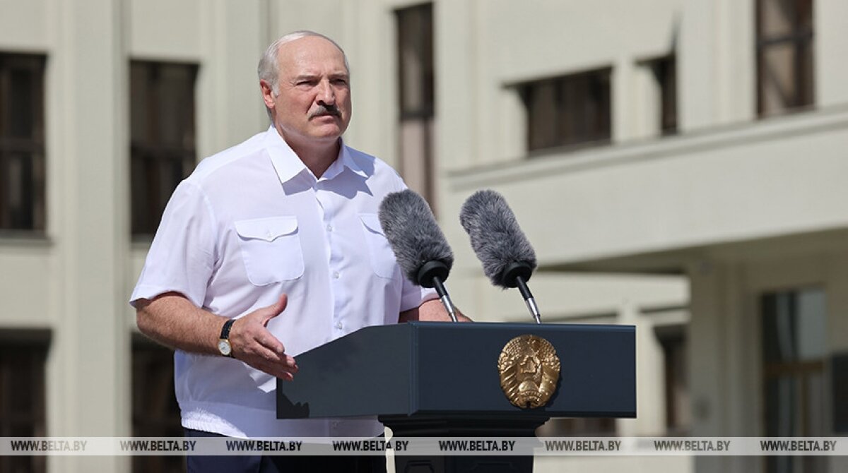 "Даже когда буду мертвым..." - Лукашенко на митинге пообещал не отдать Белоруссию