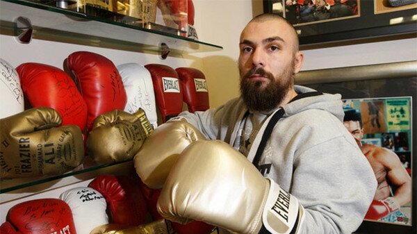 Смертельный нокаут боксера Тоуэлла в бою с Эвансом: кадры не для слабонервных попали в Сеть