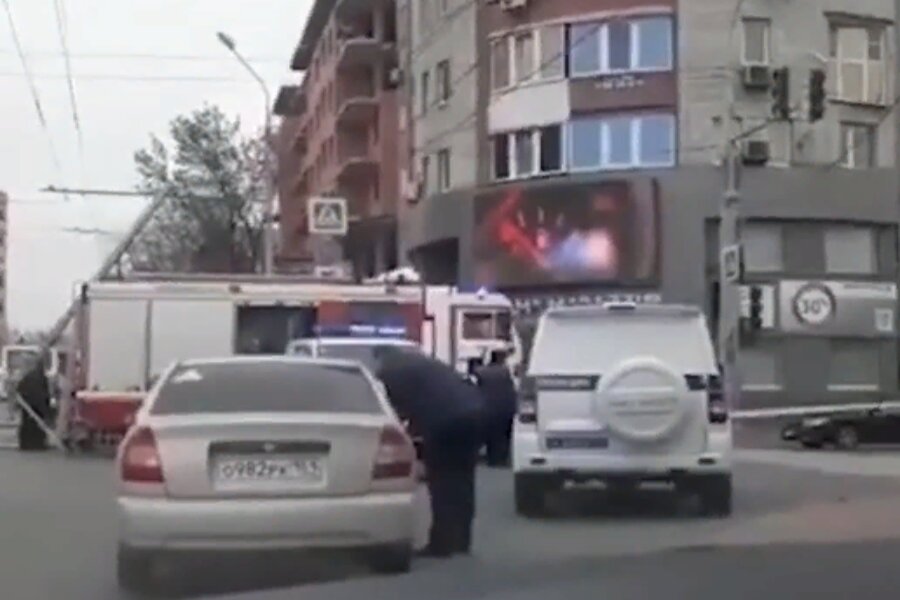 Очевидцы о захвате следователем СК жены в заложницы в Ростове: штурм с двух сторон, "закрытый" квартал