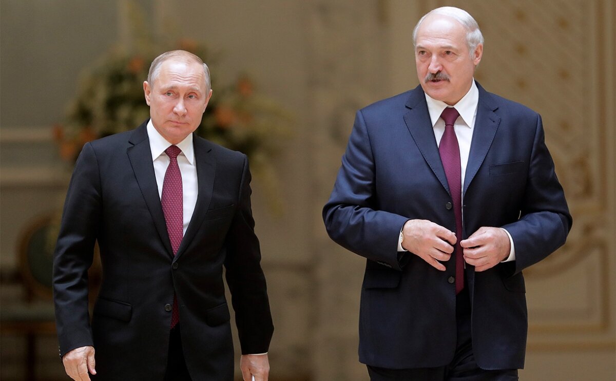 Лукашенко рассказал, о чем предупредил Путина