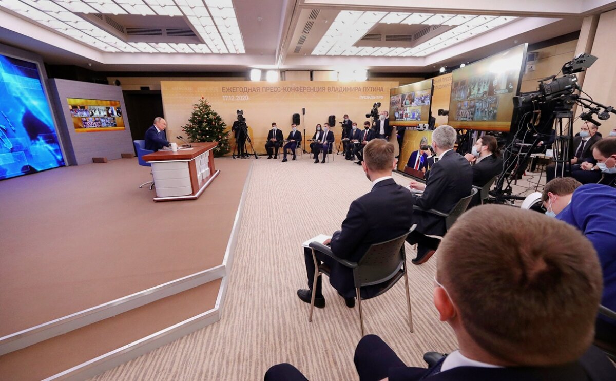 ​Путин обратился к Западу, отвечая на вопросы СМИ: "Мы слезем с нефтегазовой иглы"