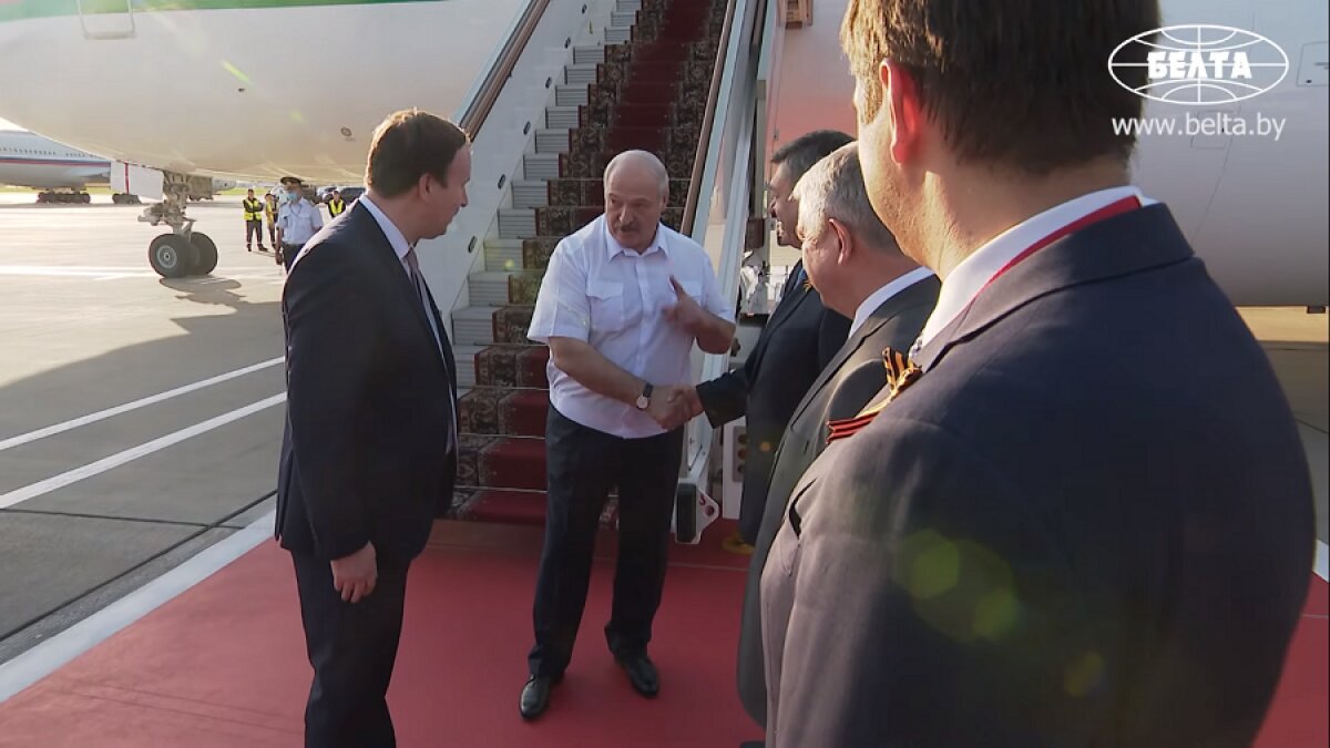 "Приехал в столицу своей Родины", - Лукашенко удивил заявлением в аэропорту Москвы