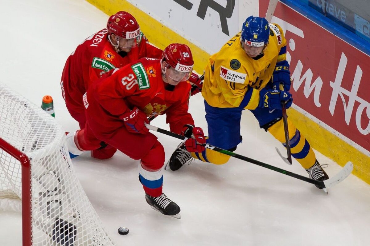 Секунды решают многое: на ЧМ по хоккею российская молодежка в овертайме "вырвала" победу у шведов 