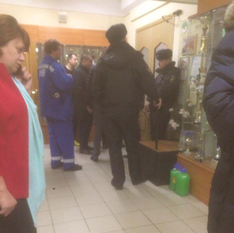 Переговоры с угрожающим убить себя школьником в Москве: СМИ узнали важные подробности инцидента