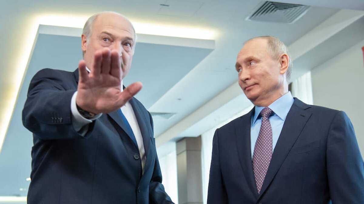 Лукашенко заявил, что украинские военные попросили в 2014 году, чтобы Путин "решил вопрос Крыма"