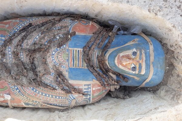 В Египте археологи удивились содержимому найденных двойных саркофагов – кадры