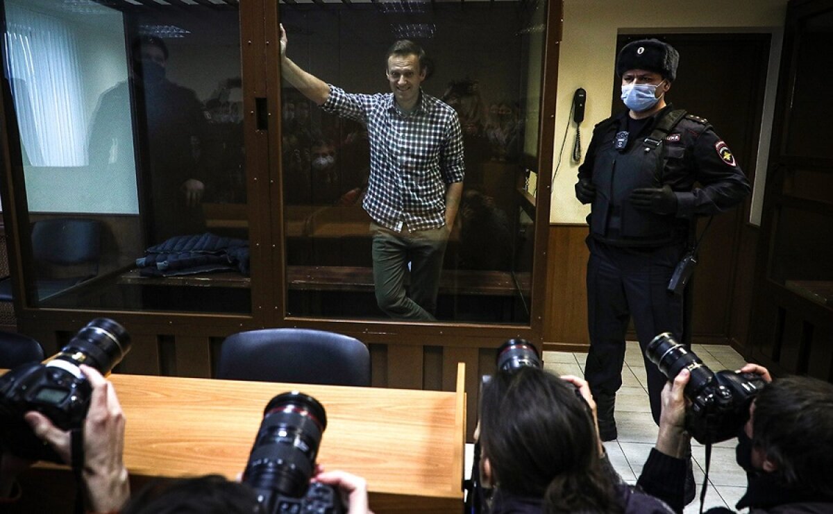 Навальный в суде заявил, что говорил с тем, кто "отстирывал химическое оружие с его трусов"