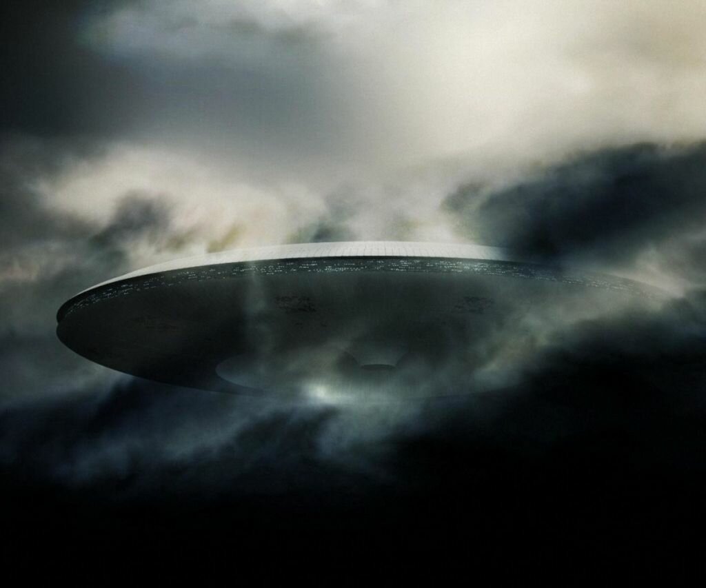 В Сети появилось видео со странным НЛО, который закрыл половину неба в США, – кадры 