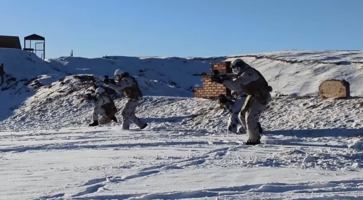 Атаку российского спецназа на лагерь противника показали на видео