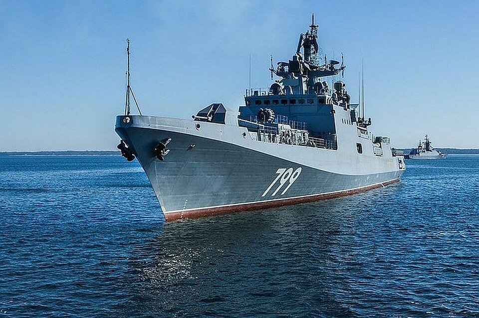 Российские фрегаты “Адмирал Макаров” и “Адмирал Эссен” послали США четкий сигнал