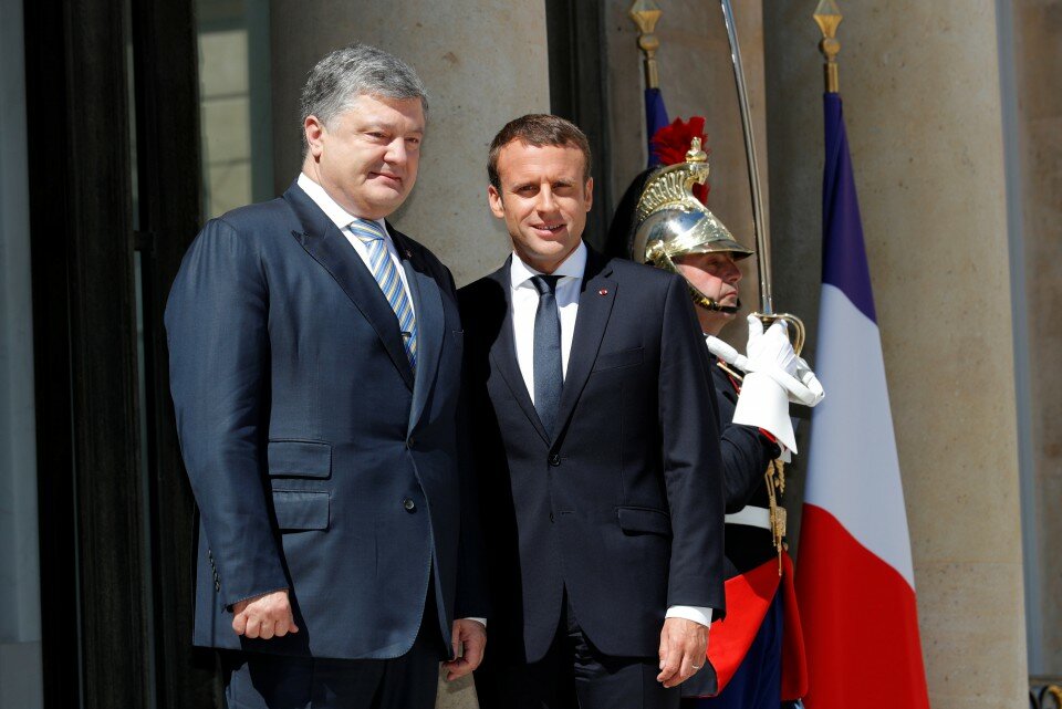 Формула Макрона: французский президент поддержал идеи Порошенко по Донбассу