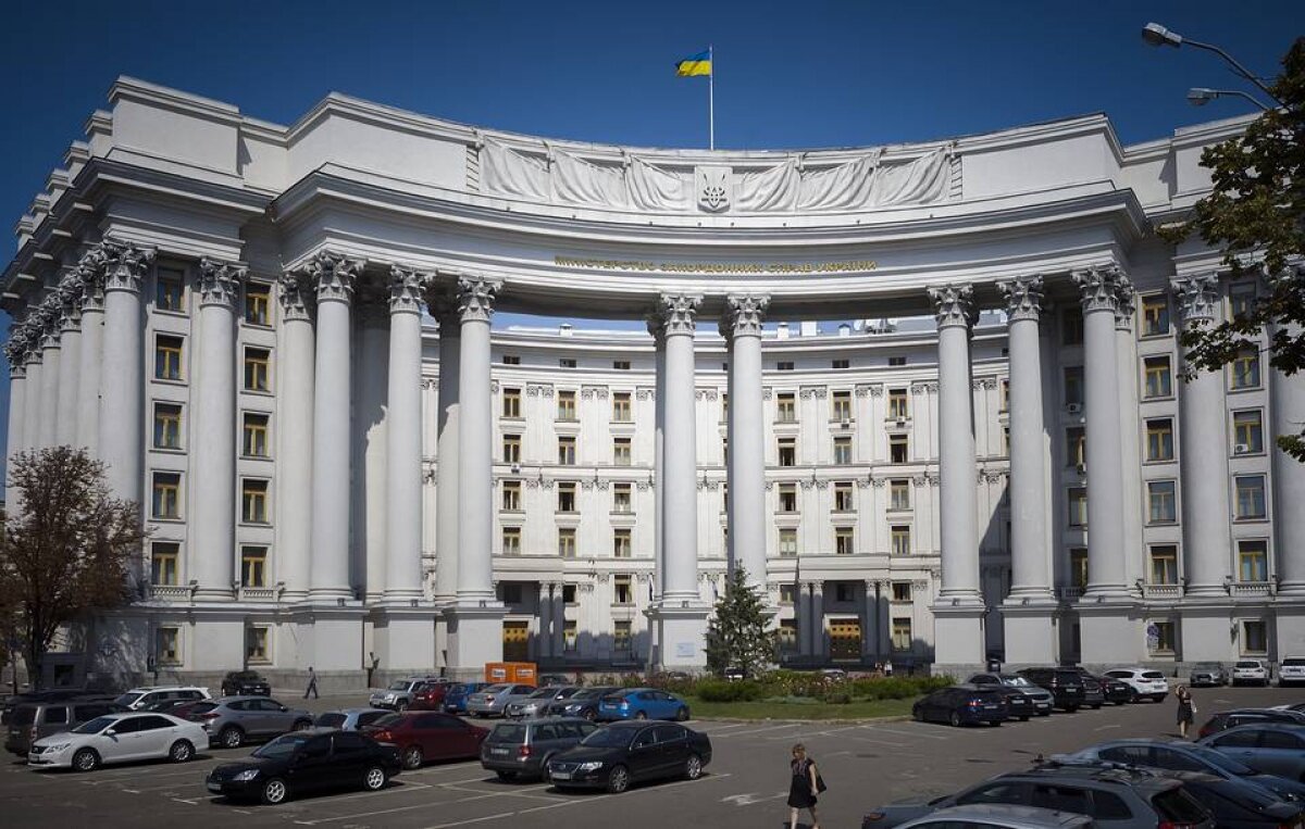 Слухи об отъезде семей российских дипломатов заставили МИД Украины отреагировать 