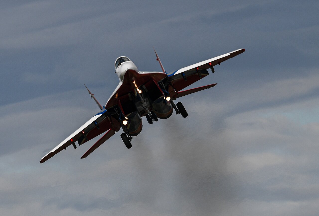 Пентагон показал новые кадры "переброски" Россией МиГ-29 в Ливию