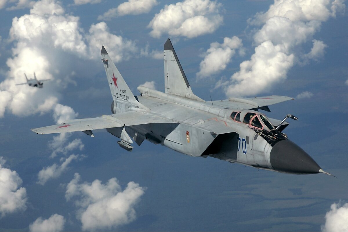 СМИ опубликовали захватывающее видео потела истребителей МиГ-31 в стратосфере