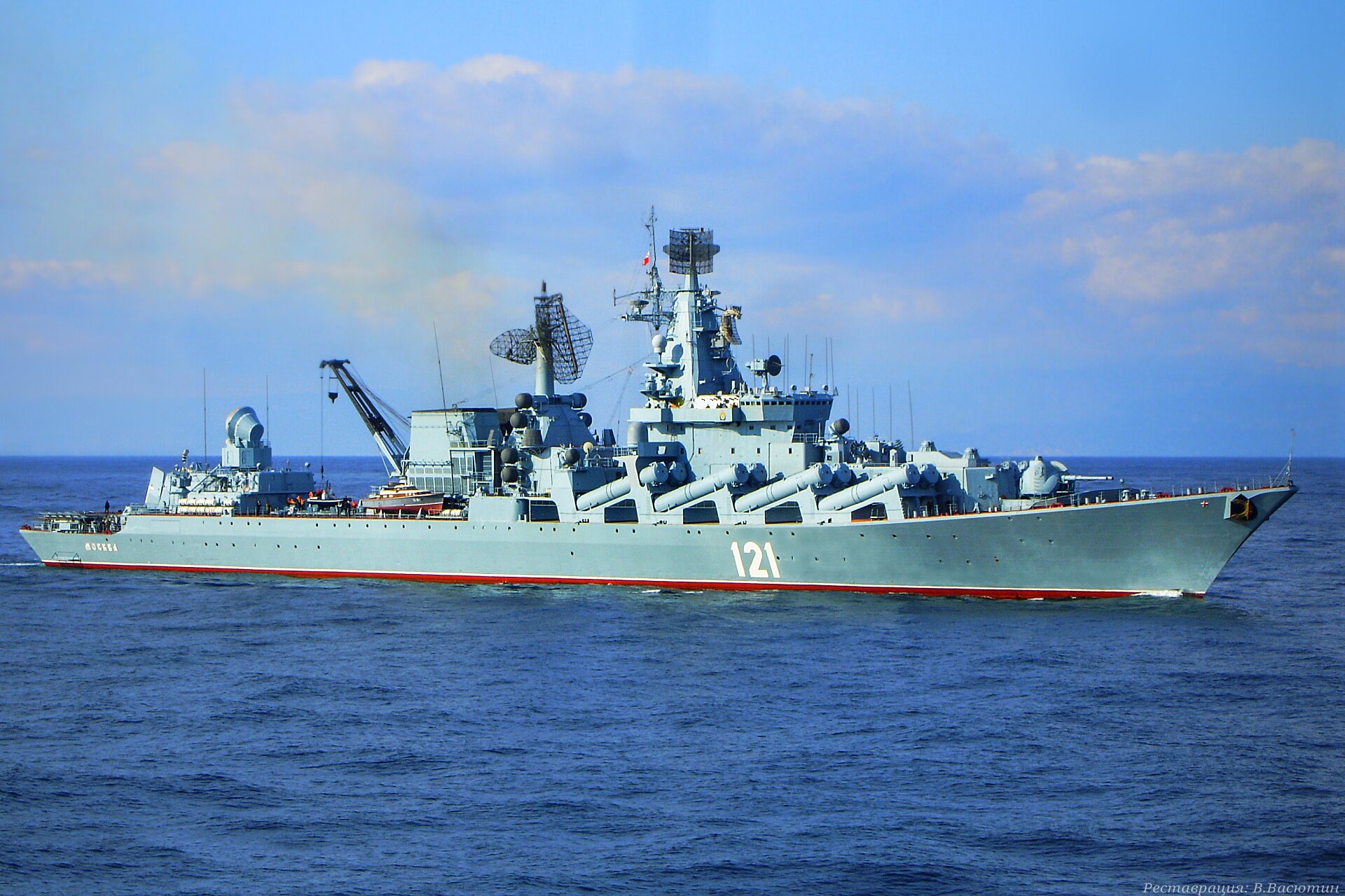 Крейсер "Москва" "встретит" корабль США в Черном море боевой стрельбой 