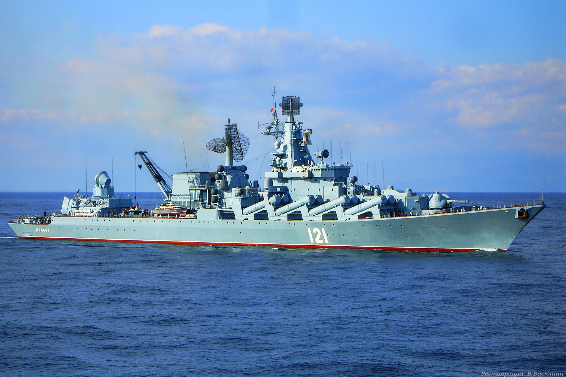 Крейсер "Москва" "встретит" корабль США в Черном море боевой стрельбой