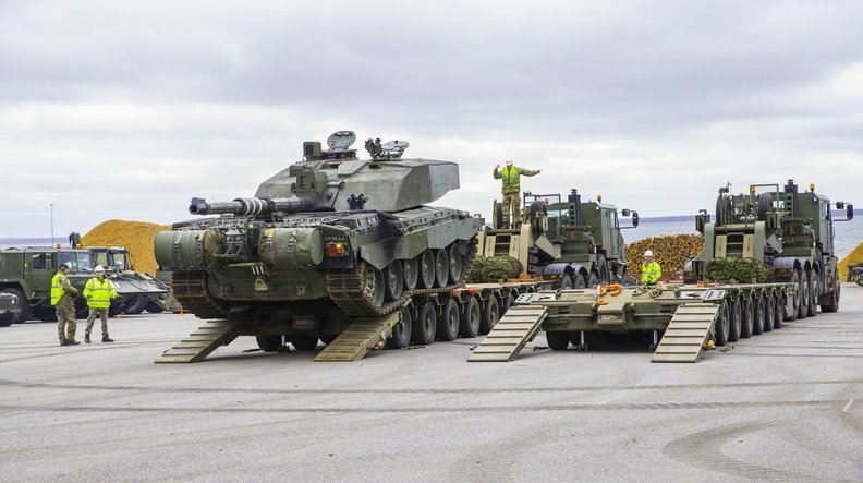 Британия увеличит число танков у границ России 