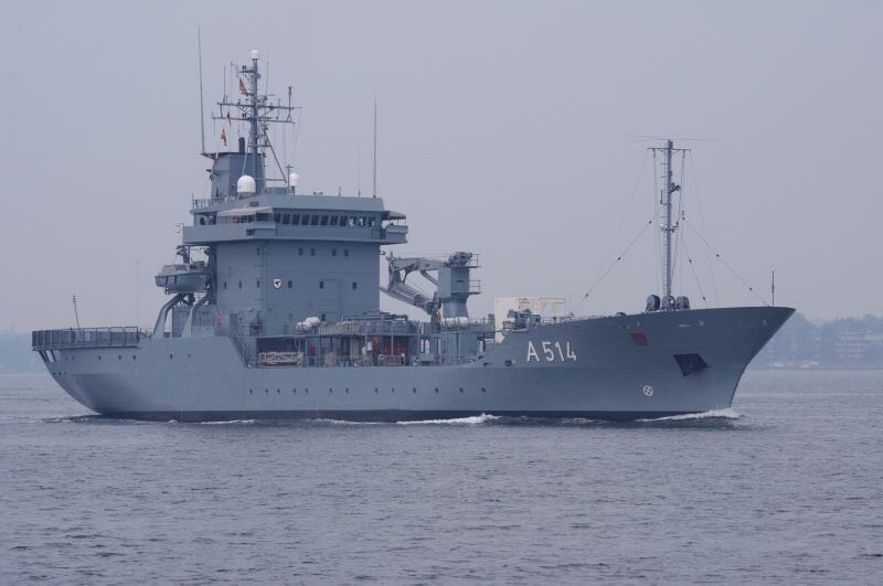 Корабль ​НАТО появился в Черном море - военный эксперт РФ пригрозил реакцией Кремля