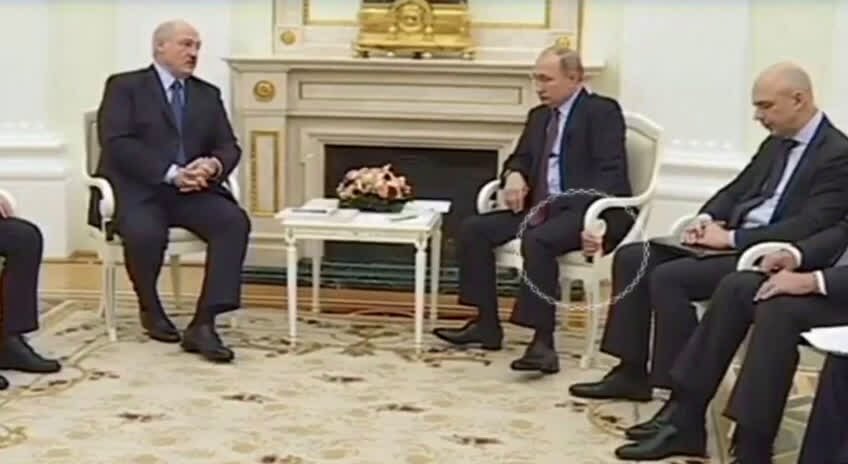 Сжатый кулак: в Сети обратили внимание на красноречивый жест Путина на встрече с Лукашенко – кадры