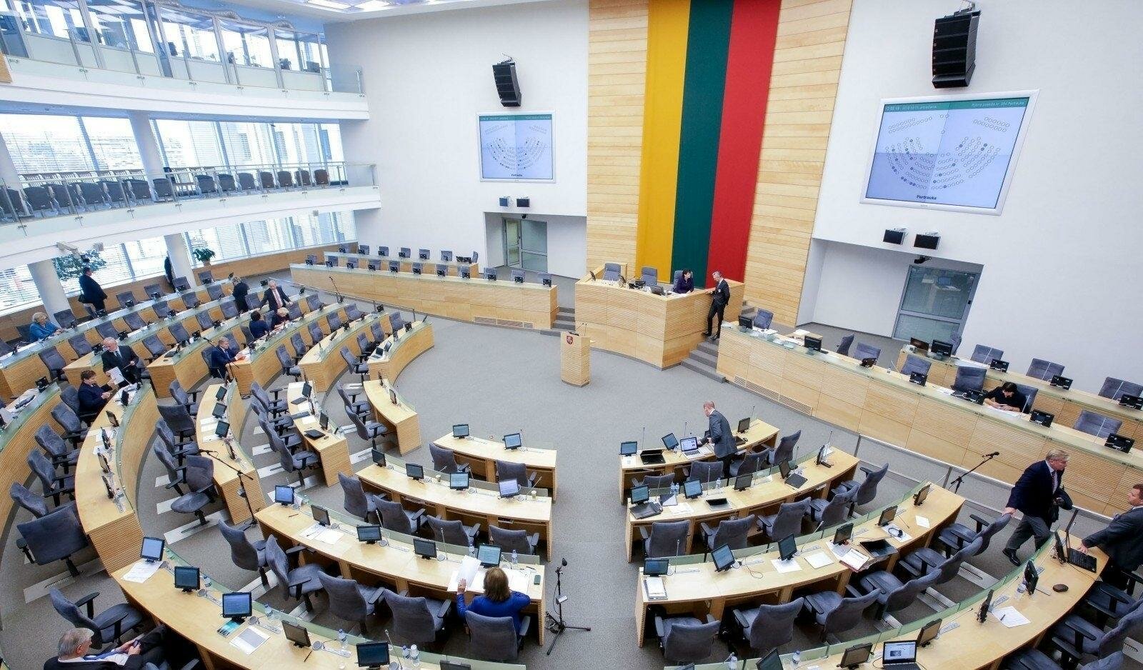 Литва потребовала от ЕС и НАТО ужесточить санкции и отключить Россию от SWIFT