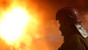 Серьезный пожар произошел в жилом доме в Якутске: экстренно эвакуировали 50 человек, есть погибший