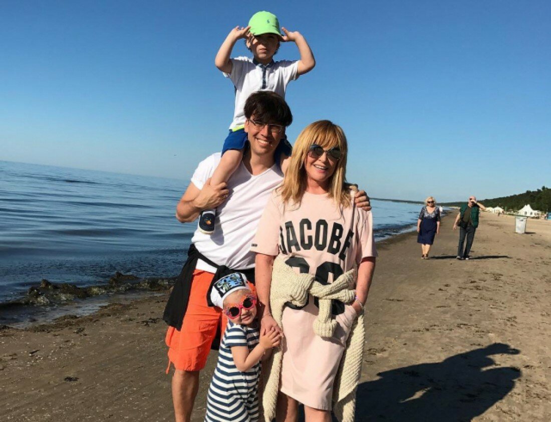 Максим Галкин поразил фанатов необычными фотографиями с сыном Гарри на отдыхе