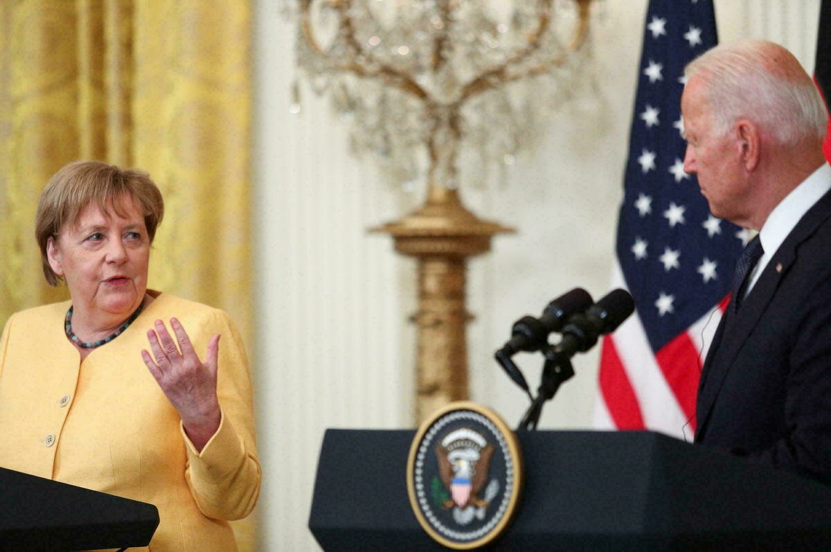 Меркель отказалась говорить с Байденом, уехав на дачу, – The Wall Street Journal