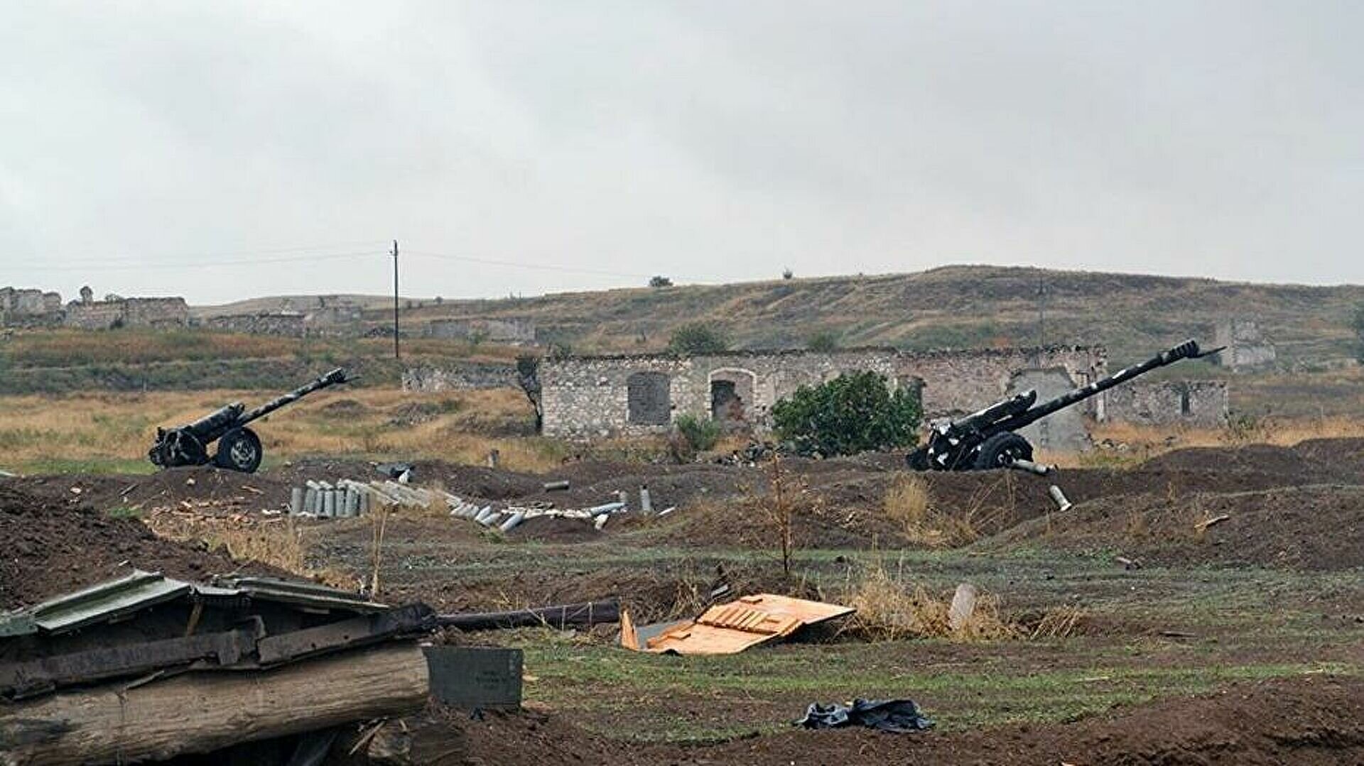 ​Подбили гаубицу "Д-30" ВС Азербайджана – Армения опубликовала кадры с передовой