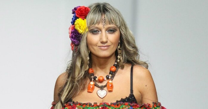 Онкобольная певица Лама Сафонова произвела фурор своим выходом на модном показе: кадры 