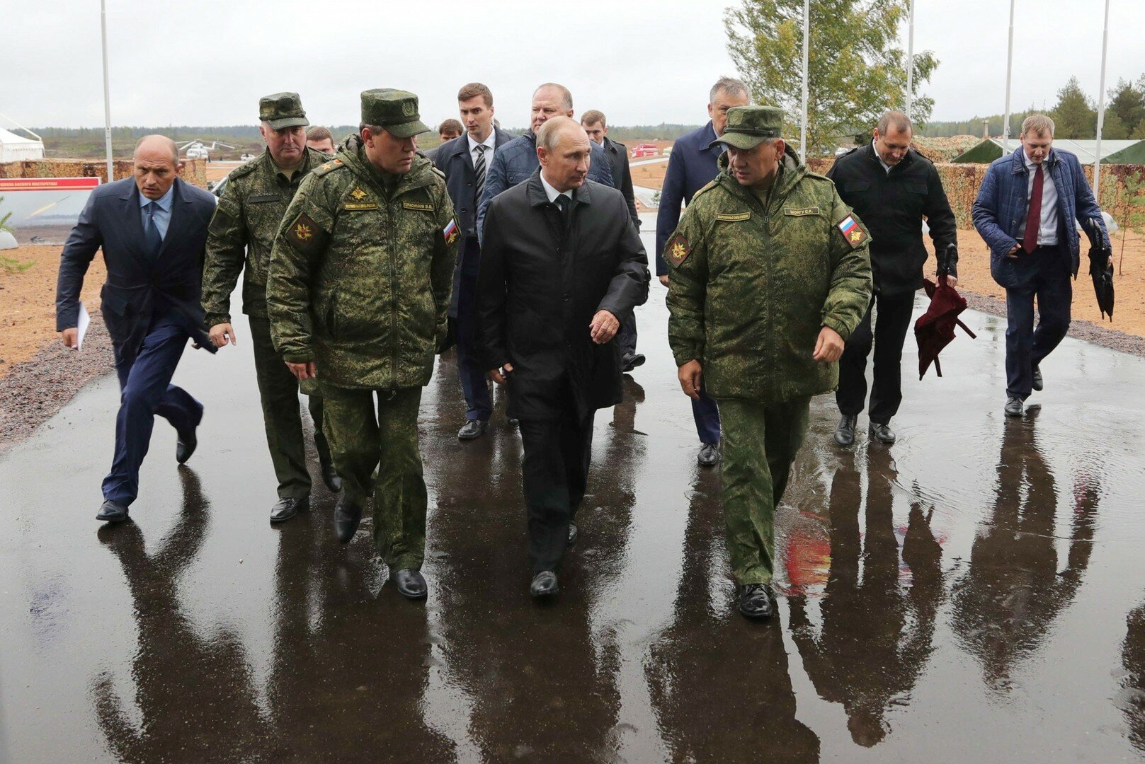 Путин коротко прокомментировал присутствие иностранных наблюдателей на учениях "Запад – 2017": кадры с полигона 