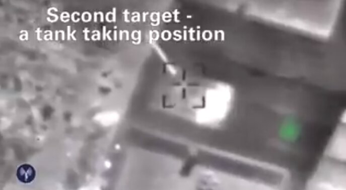 Израиль показал кадры горящих сирийских танков после авиаудара в районе Голанских высот