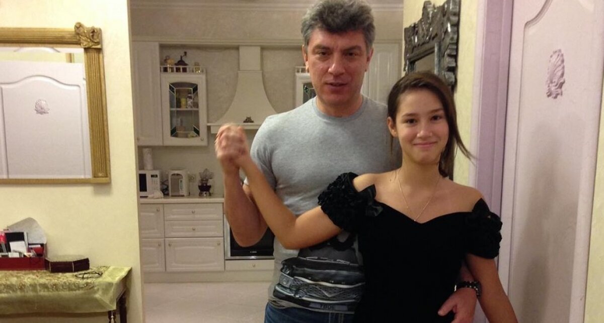 Одинцова показала редкие фото Немцова с дочерью: "Папа бы гордился принцессой"