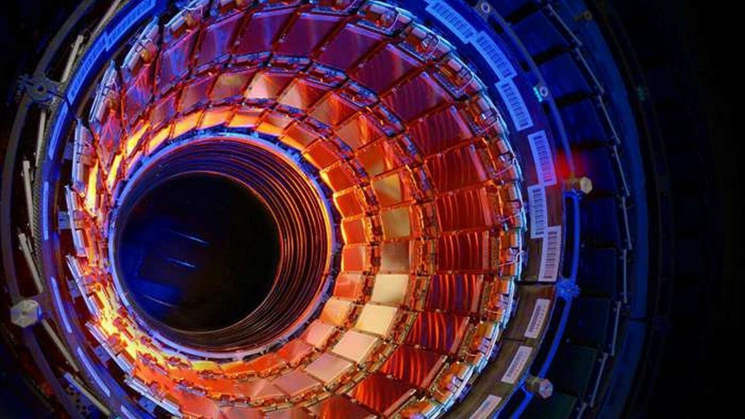 Новое открытие ученых: Большой адронный коллайдер может сжать земной шар до 100 метров 